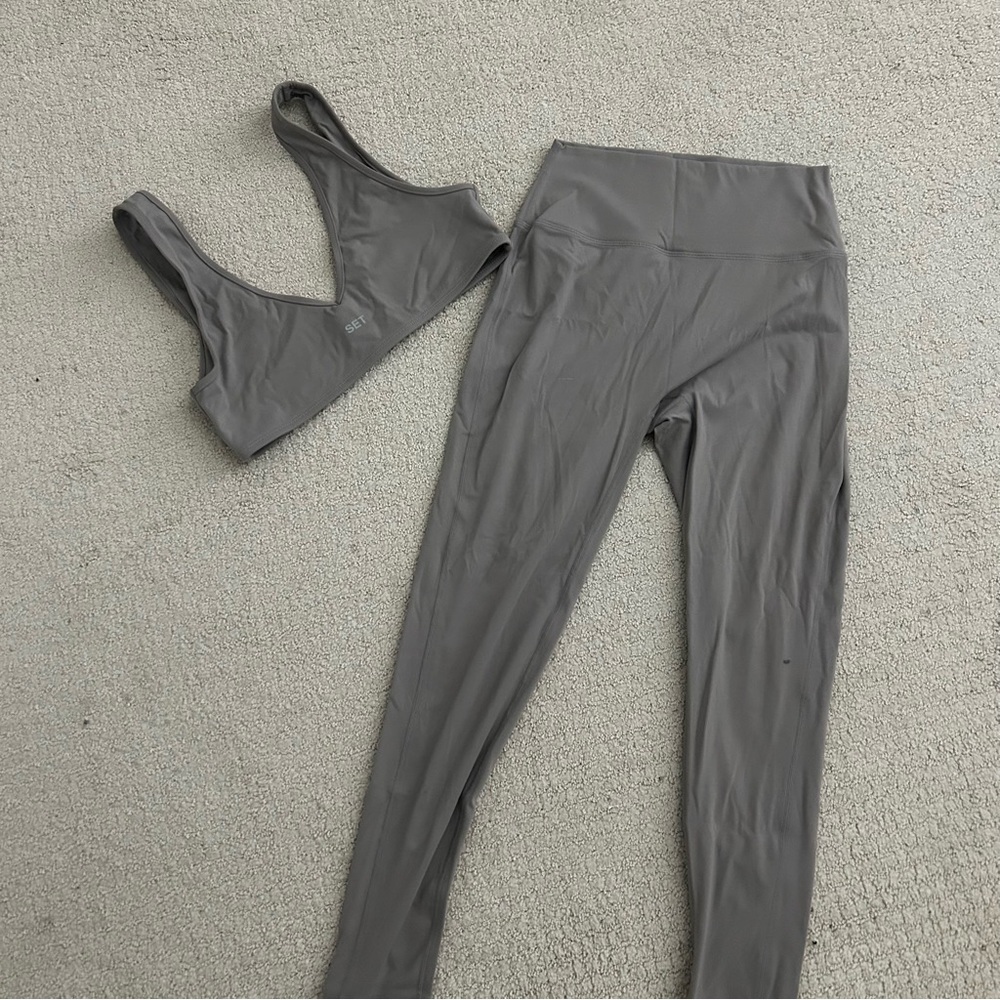 SET Active Tan Sportbody Dip Bra & Leggings
